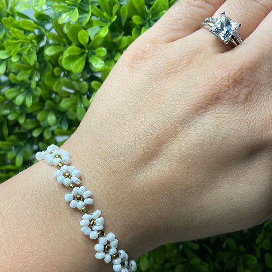 DAINTY DAISIES